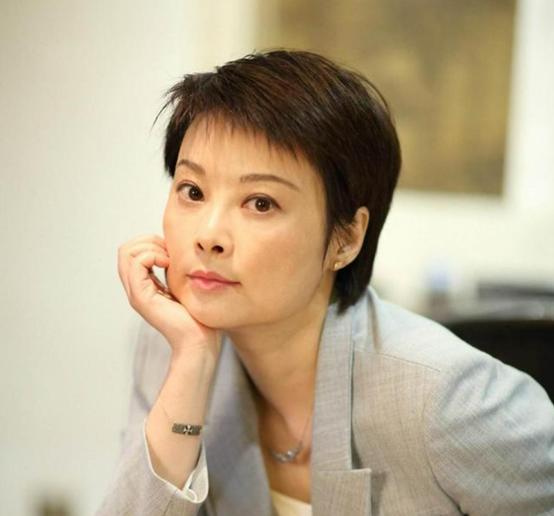 “不爱惜羽毛”的袁立，终为她的“口无遮拦”付出了代价