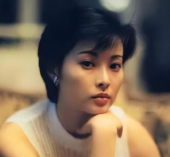 “不爱惜羽毛”的袁立，终为她的“口无遮拦”付出了代价