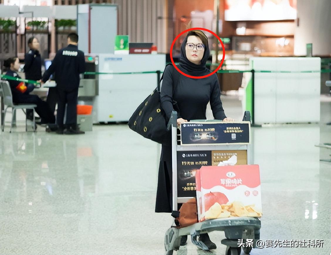 炮轰节目组,爆料明星黑料,口无遮拦的袁立是耿直还是“疯”?