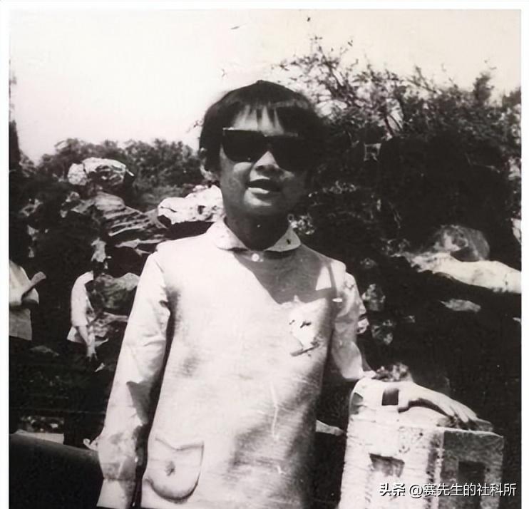 炮轰节目组,爆料明星黑料,口无遮拦的袁立是耿直还是“疯”?