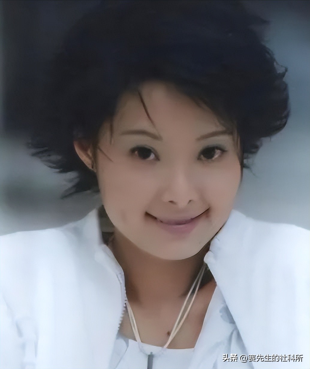 炮轰节目组,爆料明星黑料,口无遮拦的袁立是耿直还是“疯”?