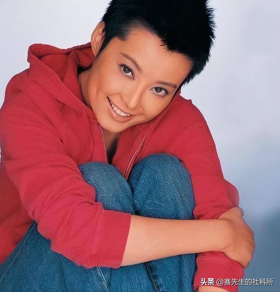 炮轰节目组,爆料明星黑料,口无遮拦的袁立是耿直还是“疯”?