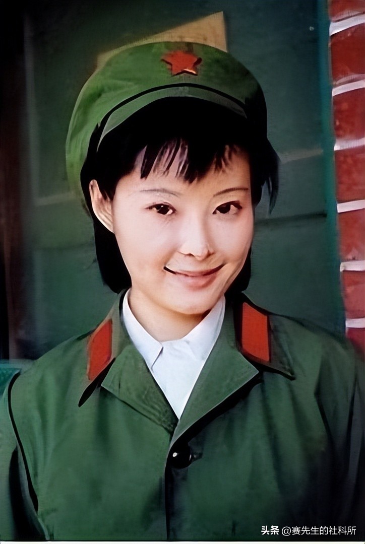 炮轰节目组,爆料明星黑料,口无遮拦的袁立是耿直还是“疯”?