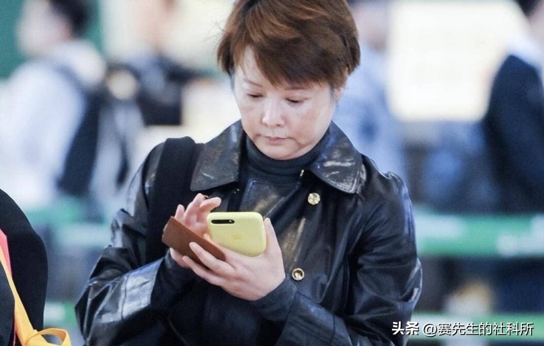 炮轰节目组,爆料明星黑料,口无遮拦的袁立是耿直还是“疯”?