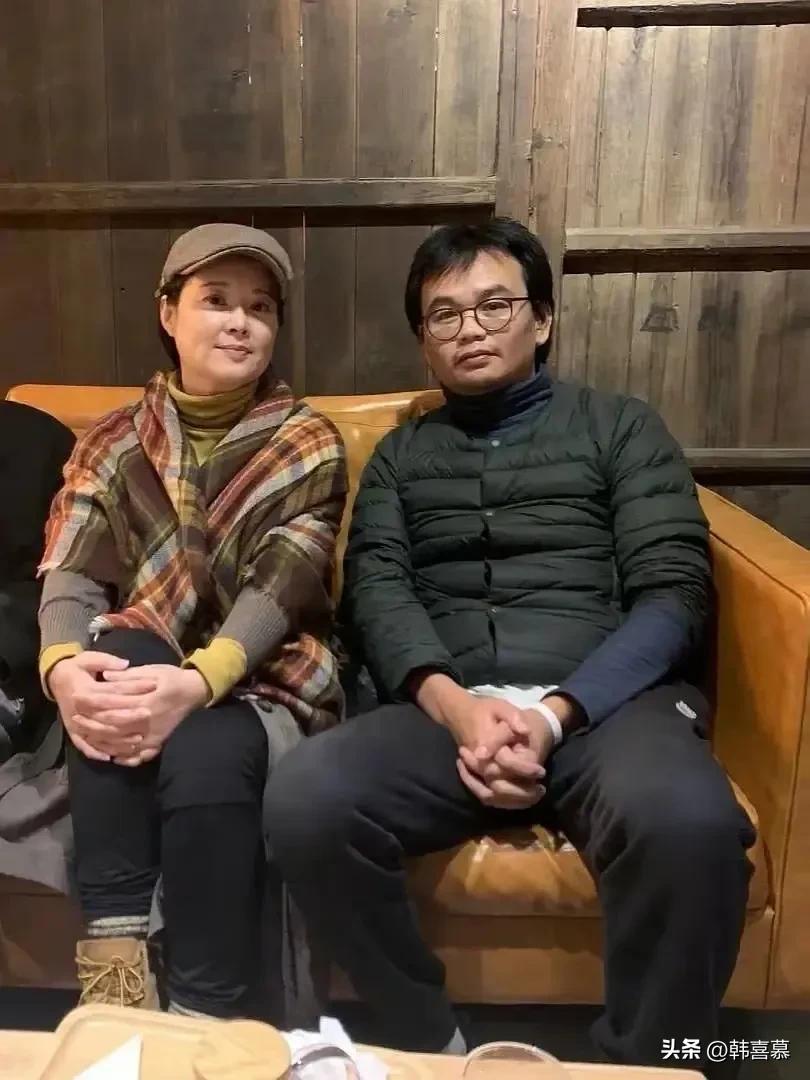 53岁袁立近况,年轻十岁,不生孩子国外冻卵,三婚两离,活的自我