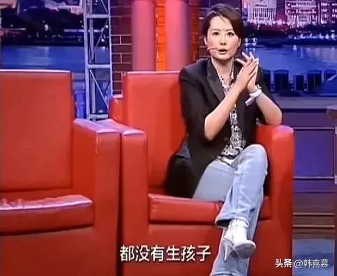 53岁袁立近况,年轻十岁,不生孩子国外冻卵,三婚两离,活的自我