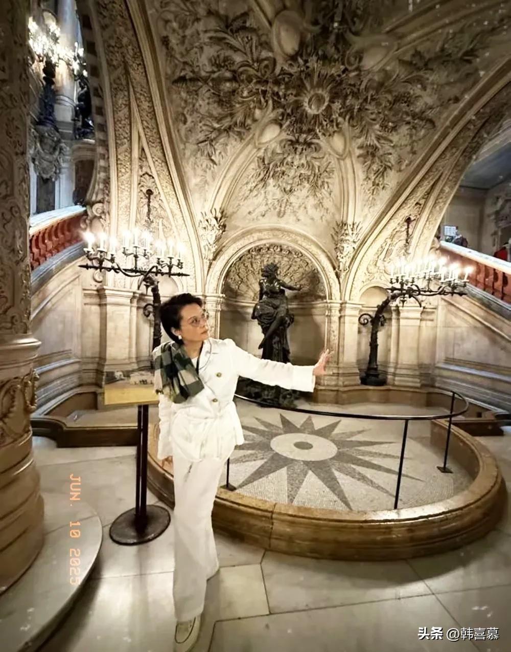 53岁袁立近况,年轻十岁,不生孩子国外冻卵,三婚两离,活的自我