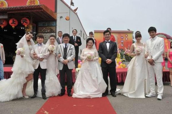 雷洪坐拥7老婆 居然一次XX都没办过