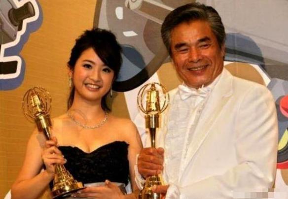 2016年雷洪欠债破产，6个老婆都跑路还患怪病，71岁仍娶小21岁妻