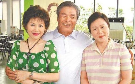 2016年雷洪欠债破产，6个老婆都跑路还患怪病，71岁仍娶小21岁妻