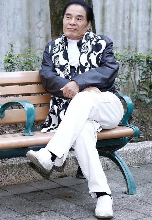 2016年雷洪欠债破产，6个老婆都跑路还患怪病，71岁仍娶小21岁妻