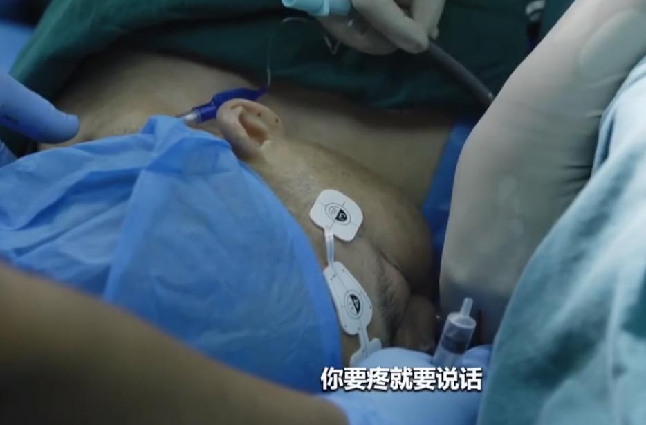 “折叠人”李华：骨头被敲断4次，植入22颗钢钉，如今重获新生