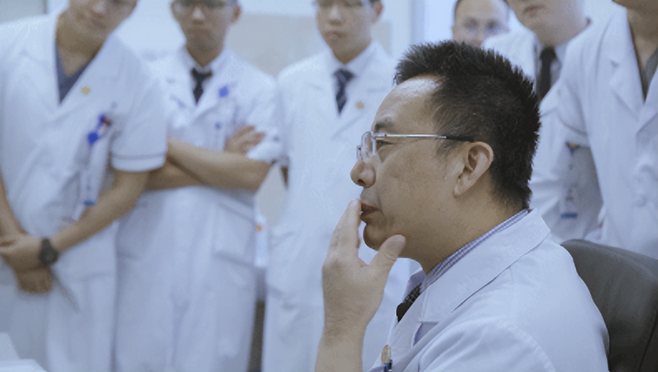 “折叠人”李华：骨头被敲断4次，植入22颗钢钉，如今重获新生