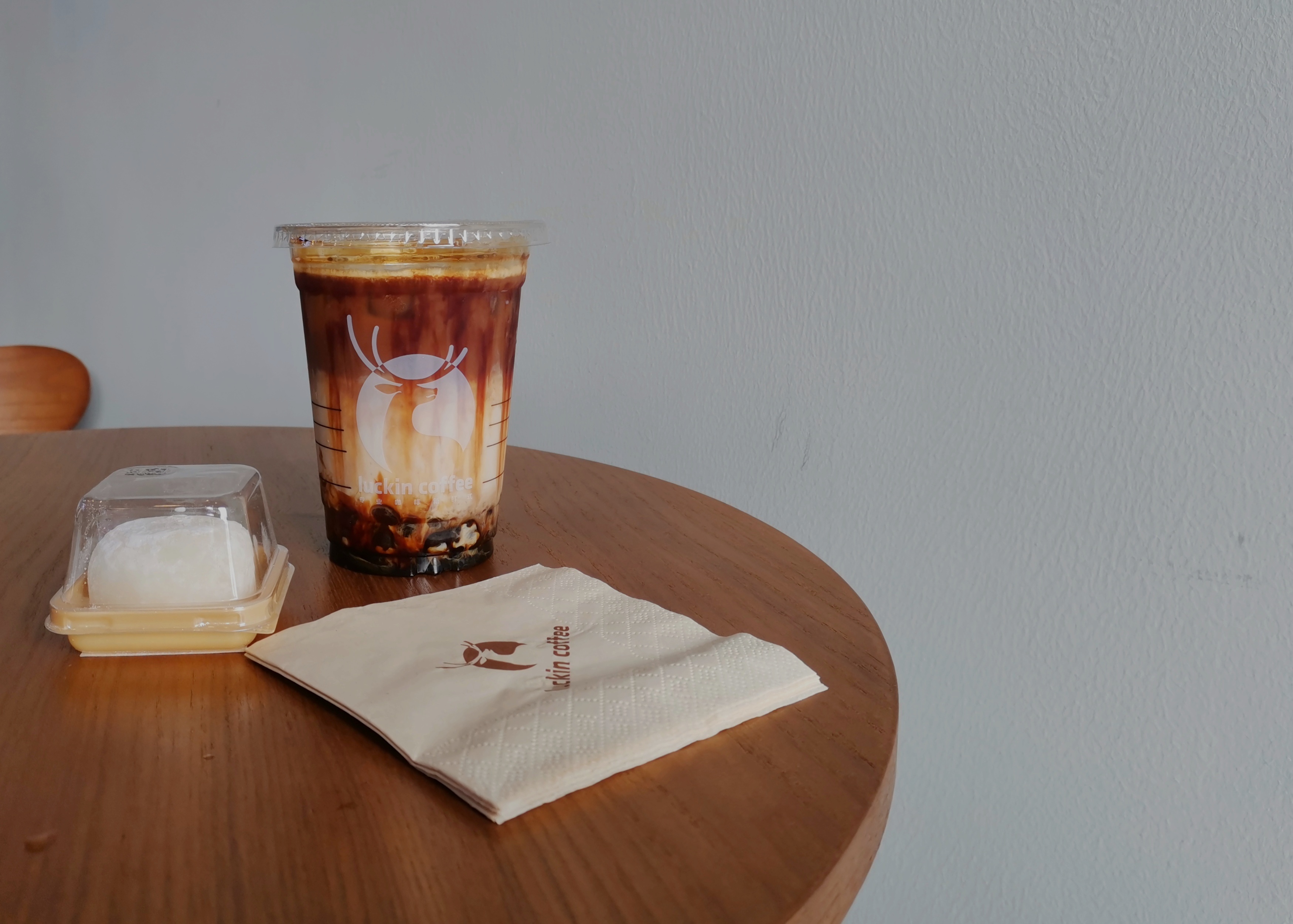 网红茶饮，在主场闪了腰