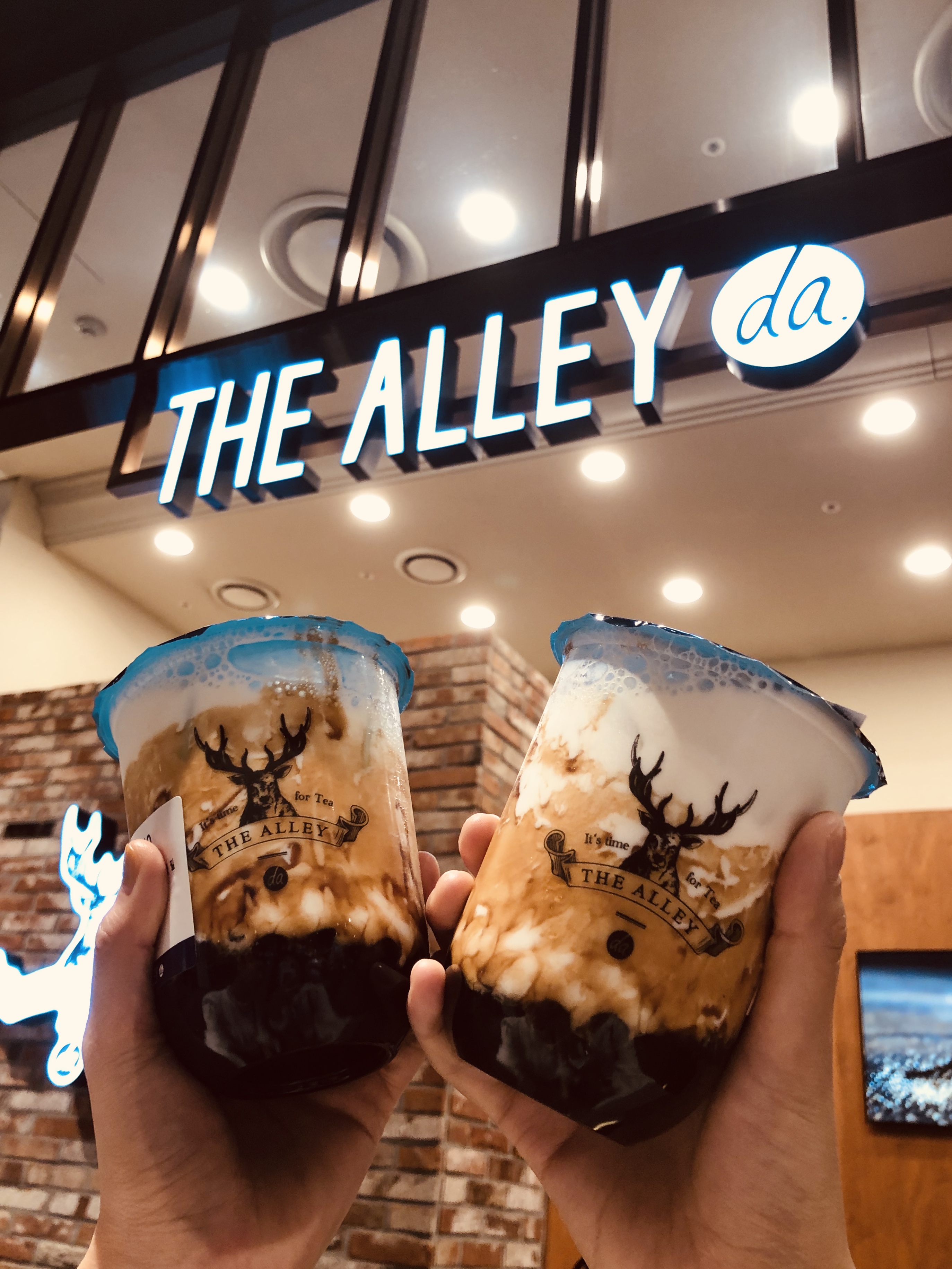 网红茶饮，在主场闪了腰