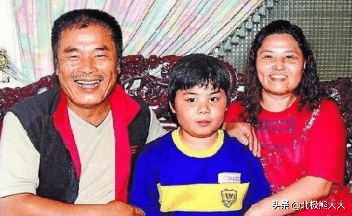 “现实版韦小宝”雷洪：二妻五妾，71岁时娶小20岁红颜知己做七房