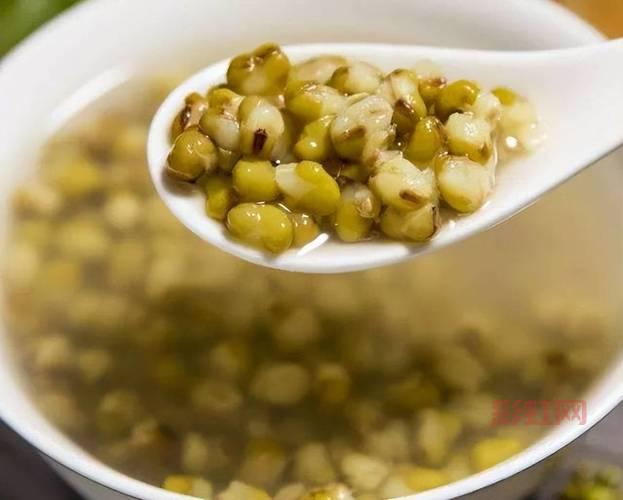 如何煮出颜色碧绿的绿豆汤？掌握这3个简单步骤