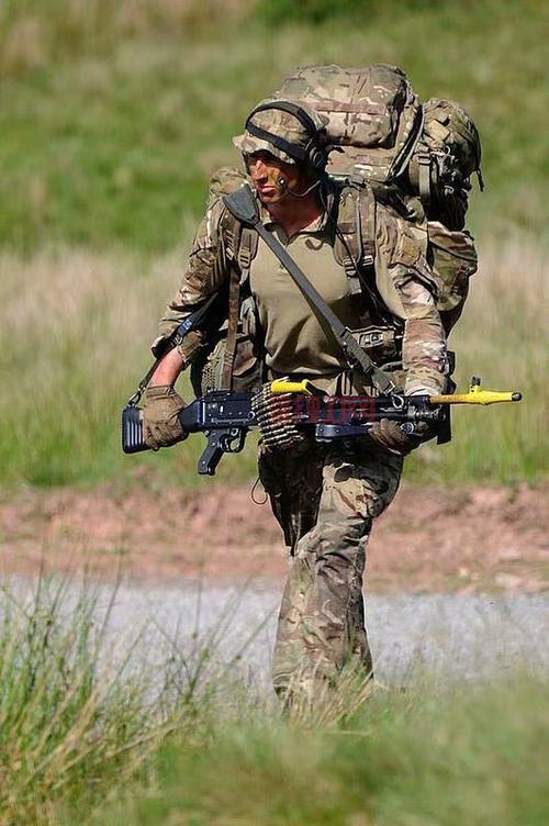 L85A2军用步枪全面评测：为什么它备受关注？