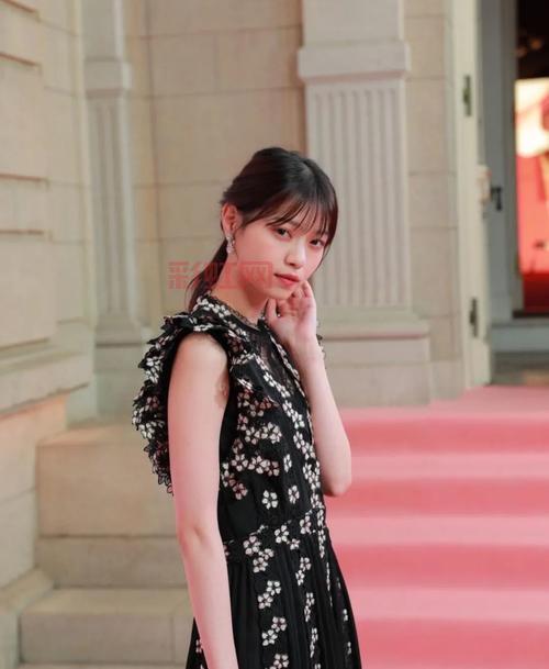 丘咲爱米莉：日本女优与演员的多重身份揭秘