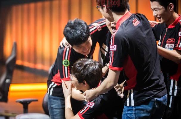 LOL2014夏季联赛全面盘点：战队、选手与冠军之争