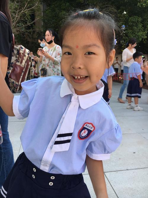 小公主：莎拉·克鲁的成长与梦想之旅