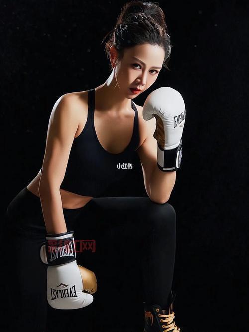 搏击玫瑰XX：美女拳手零子再度出击，挑战不良少女形象