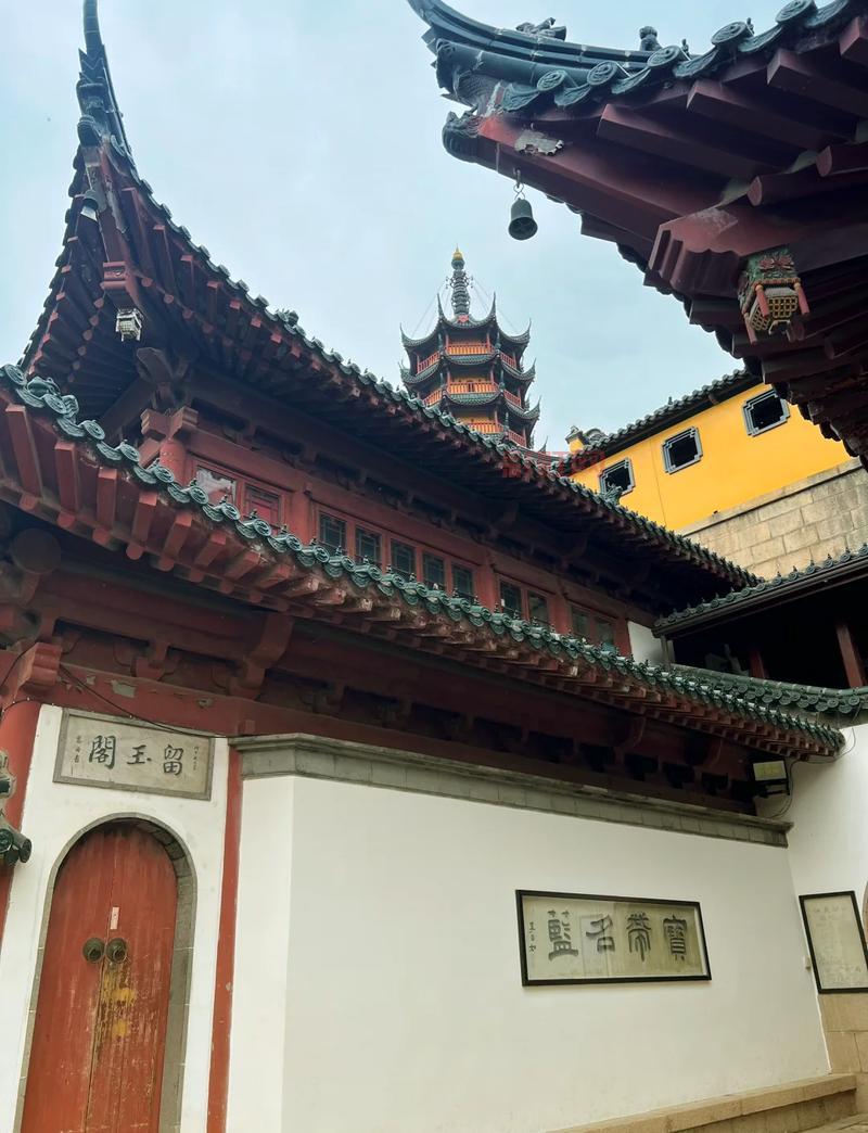 寻访现实中的金山寺：水漫金山背后的历史真相