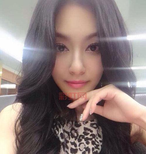 王思佳自曝初恋男友身份，分手背后真相揭秘
