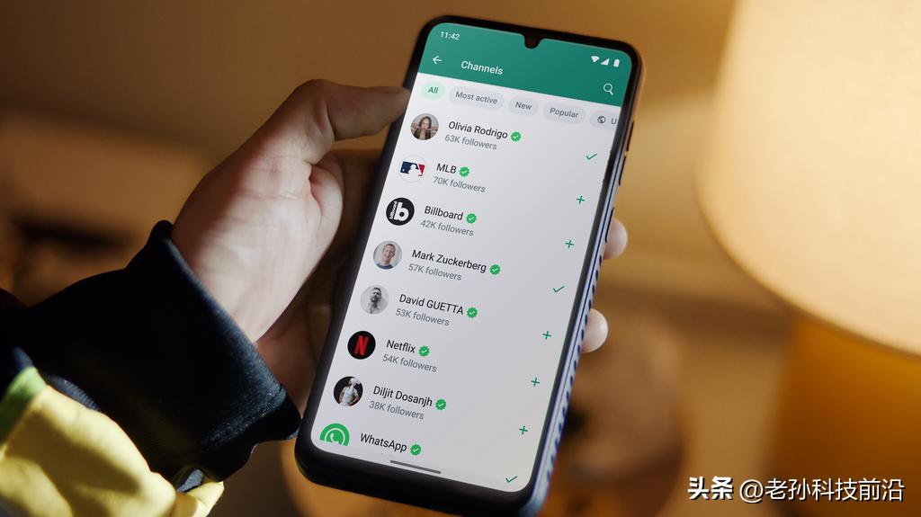 WhatsApp推出AI写作助手