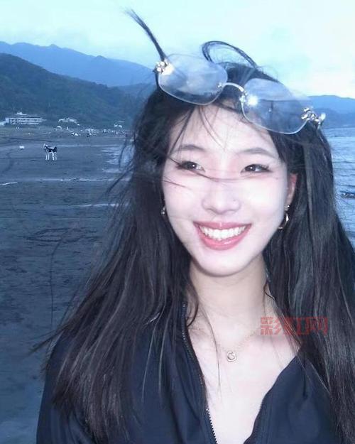 19岁辣妹梧桐妹生日自拍美照曝光，辣出新高度！