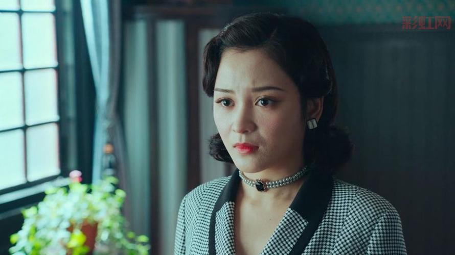 局中人曼丽：揭秘交际花的双重身份