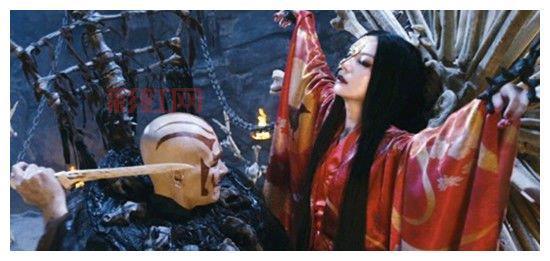 双手绑着被吊着进入