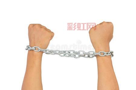 双手绑着被吊着进入