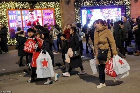 “黑五”网购74亿美元，大打出手年年有！然而美国博主吐槽：越来越没意思