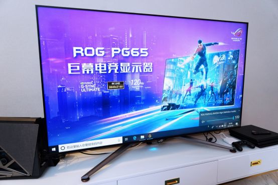 忘掉电视，这才是客厅游戏上佳之选！华硕ROG Swift PG65UQ巨幕游戏显示器体验