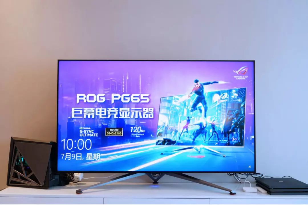 忘掉电视，这才是客厅游戏上佳之选！华硕ROG Swift PG65UQ巨幕游戏显示器体验
