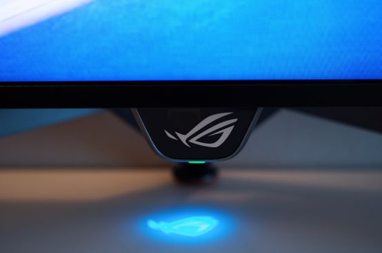 忘掉电视，这才是客厅游戏上佳之选！华硕ROG Swift PG65UQ巨幕游戏显示器体验