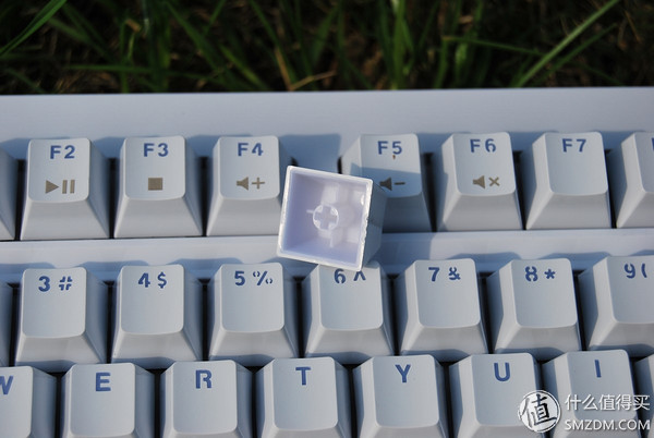 复古设计大手托——RK Pro104 RGB机械键盘评测