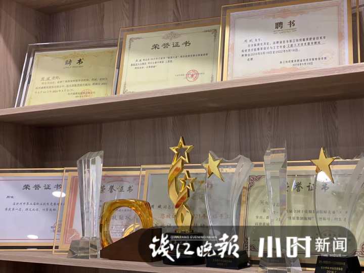 “服装厂拆迁，我想留在杭州”，小学文化的打版师转型直播培训，月入十万