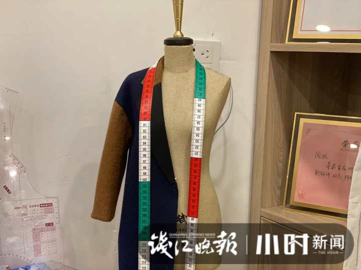 “服装厂拆迁，我想留在杭州”，小学文化的打版师转型直播培训，月入十万