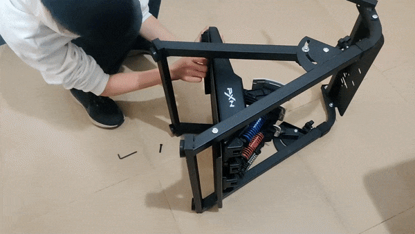 今晚7点带上莱仕达V10方向盘我在秋名山等你!