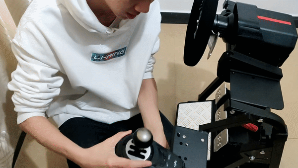 今晚7点带上莱仕达V10方向盘我在秋名山等你!