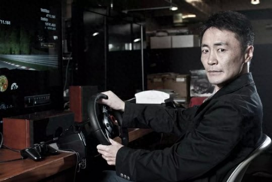 连驾照都没有的制作人，却做出了最强赛车游戏，卖了将近8000万