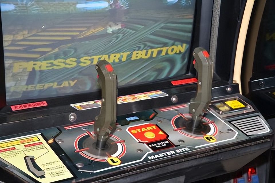 为什么“机甲战魔”可能是“机器人游戏”的版本答案?