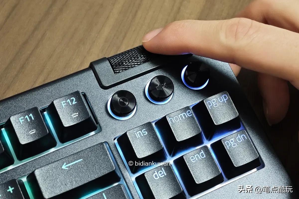 TOP结构+客制化+三模无线：雷蛇黑寡妇蜘蛛V4竞技极速版上手体验