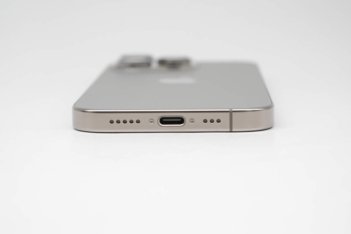 iPhone 16 Pro无线充电速度对比：25W与15W MagSafe仅快3分钟