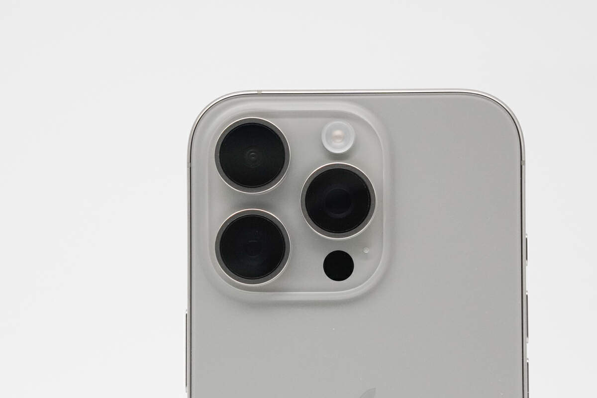 iPhone 16 Pro无线充电速度对比：25W与15W MagSafe仅快3分钟