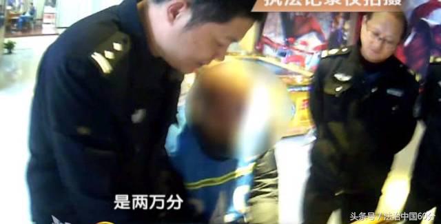 男子游戏厅多次刷爆捕鱼机，老板和观众的表情截然相反