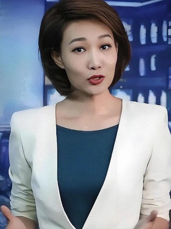 隐婚育子?移民海外?央视主持李梓萌近况曝光,传闻终于真相大白