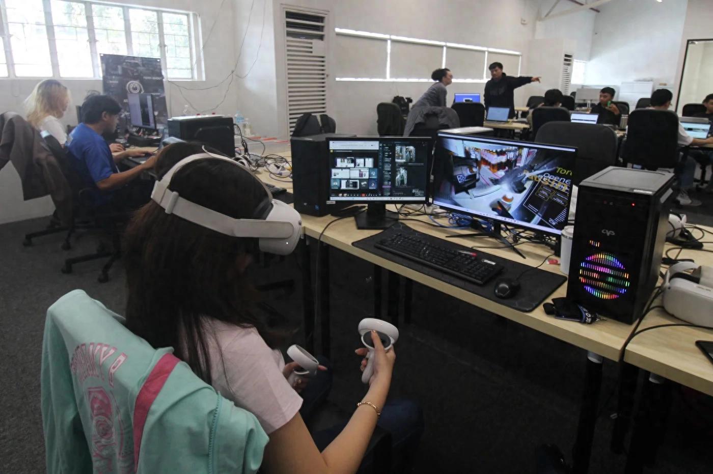 日本便利店引进机器人 但它们是由远在菲律宾的VR操作员操纵的